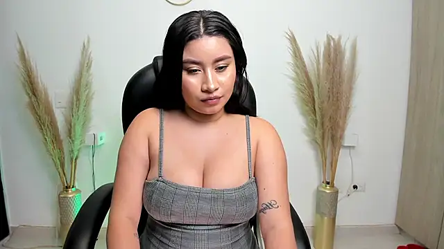 Snapshot of leylaclintonxx chatting on December 21, 5:25 am leylaclintonxx online show from December 21, 5:25 am