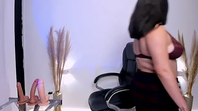 Snapshot of leylaclintonxx chatting on January 10, 3:29 am leylaclintonxx online show from January 10, 3:29 am