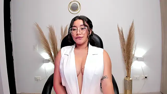 Snapshot of leylaclintonxx chatting on December 22, 10:36 pm leylaclintonxx online show from December 22, 10:36 pm