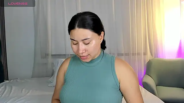 Snapshot of leylaclintonxx chatting on October 25, 5:02 pm leylaclintonxx online show from October 25, 5:02 pm