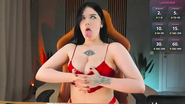 Snapshot of MeganFoxy11 chatting on November 7, 10:20 am MeganFoxy11 online show from November 7, 10:20 am