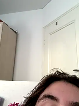 Snapshot of hotiee chatting on December 4, 9:12 am hotiee online show from December 4, 9:12 am