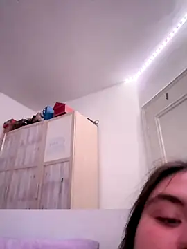 Snapshot of hotiee chatting on December 4, 3:42 am hotiee online show from December 4, 3:42 am