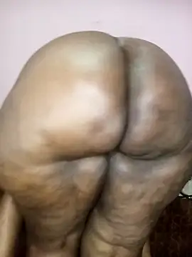 Snapshot of Sweetblackassxxx505 chatting on September 20, 6:13 pm Sweetblackassxxx505 online show from September 20, 6:13 pm