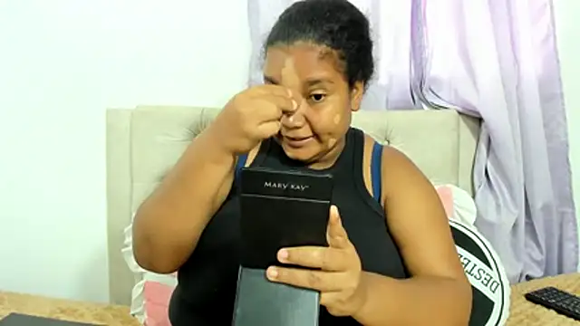 Snapshot of macarenaawills chatting on February 24, 1:01 pm macarenaawills online show from February 24, 1:01 pm