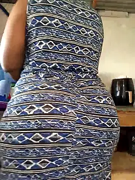 curvyloneah75 online show from May 4, 7:44 am