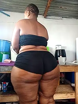 Snapshot of curvyloneah75 chatting on February 26, 6:46 am curvyloneah75 online show from February 26, 6:46 am