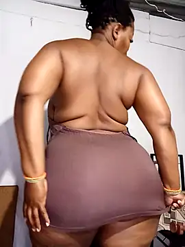 curvyloneah75 online show from December 17, 5:23 am