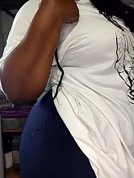 curvyloneah75 online show from April 14, 9:14 am