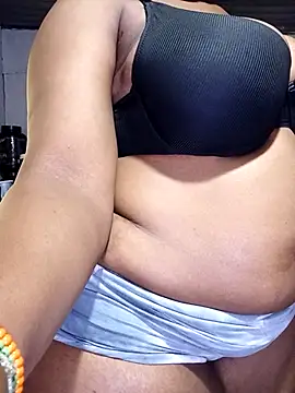 curvyloneah75 online show from November 2, 4:39 am