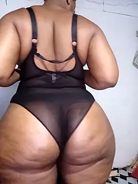 curvyloneah75 online show from December 4, 4:33 am