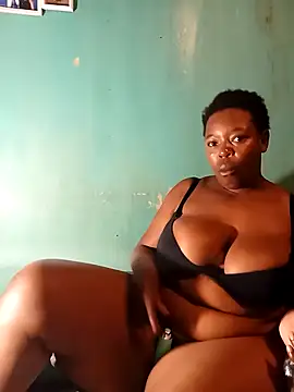 Snapshot of curvyloneah75 chatting on February 21, 7:43 pm curvyloneah75 online show from February 21, 7:43 pm