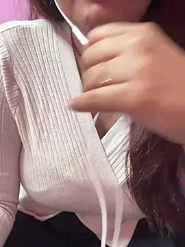 Snapshot of _nishalove19 chatting on February 20, 7:19 pm nishalove19 online show from February 20, 7:19 pm