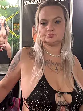 Snapshot of Inked_blondi chatting on September 25, 3:40 pm Inked blondi online show from September 25, 3:40 pm