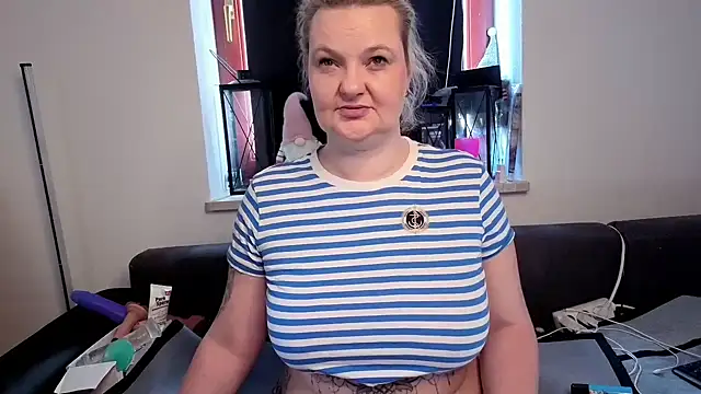 Inked blondi online show from April 10, 2:24 pm