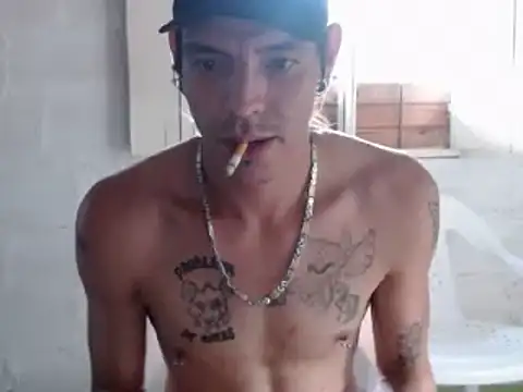 Snapshot of tayler_punk_noise chatting on December 31, 8:12 pm tayler punk noise online show from December 31, 8:12 pm