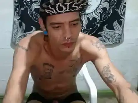 Snapshot of tayler_punk_noise chatting on December 30, 11:17 pm tayler punk noise online show from December 30, 11:17 pm