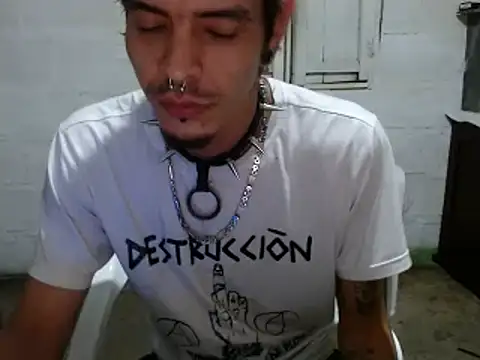 Snapshot of tayler_punk_noise chatting on December 28, 12:36 am tayler punk noise online show from December 28, 12:36 am