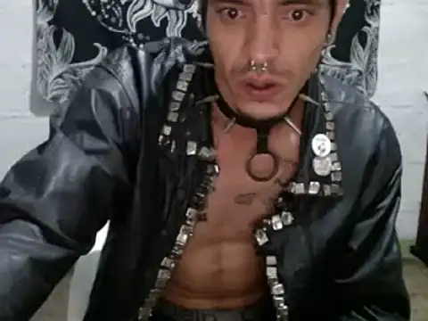 Snapshot of tayler_punk_noise chatting on December 26, 1:07 am tayler punk noise online show from December 26, 1:07 am