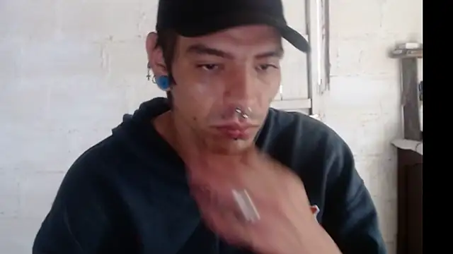 Snapshot of tayler_punk_noise chatting on January 9, 2:40 pm tayler punk noise online show from January 9, 2:40 pm