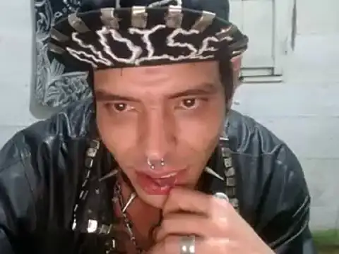 Snapshot of tayler_punk_noise chatting on January 5, 3:32 am tayler punk noise online show from January 5, 3:32 am