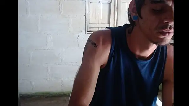 Snapshot of tayler_punk_noise chatting on January 28, 7:32 pm tayler punk noise online show from January 28, 7:32 pm