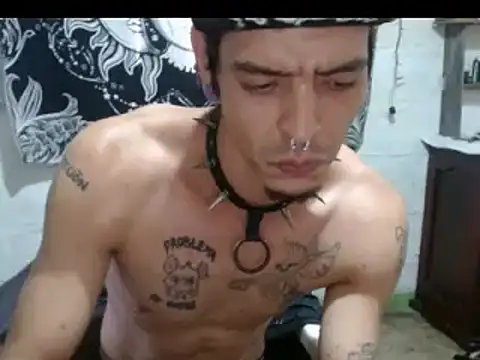 Snapshot of tayler_punk_noise chatting on December 15, 8:04 pm tayler punk noise online show from December 15, 8:04 pm