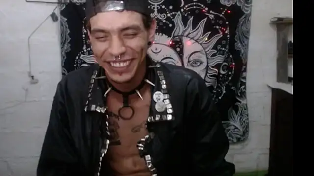 Snapshot of tayler_punk_noise chatting on January 12, 7:53 am tayler punk noise online show from January 12, 7:53 am