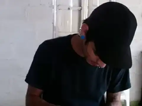 Snapshot of tayler_punk_noise chatting on December 25, 10:05 pm tayler punk noise online show from December 25, 10:05 pm