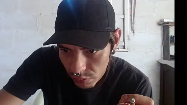 Snapshot of tayler_punk_noise chatting on January 18, 3:59 pm tayler punk noise online show from January 18, 3:59 pm