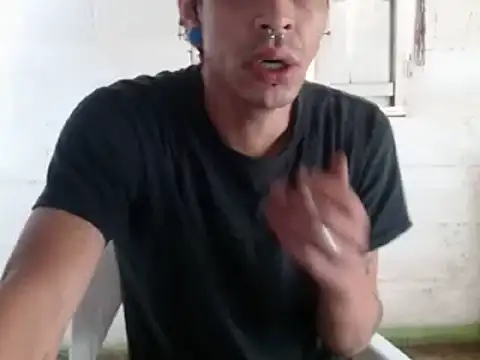 Snapshot of tayler_punk_noise chatting on December 31, 12:36 pm tayler punk noise online show from December 31, 12:36 pm