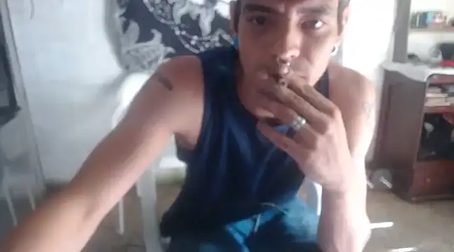 Snapshot of tayler_punk_noise chatting on December 23, 7:09 pm tayler punk noise online show from December 23, 7:09 pm