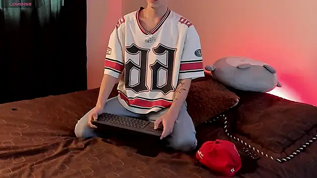 Snapshot of MattiDeLuca chatting on October 6, 1:23 pm MattiDeLuca online show from October 6, 1:23 pm