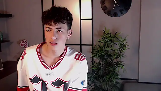 Snapshot of MattiDeLuca chatting on January 22, 6:31 pm MattiDeLuca online show from January 22, 6:31 pm