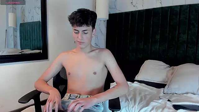 Snapshot of MattiDeLuca chatting on January 24, 5:53 pm MattiDeLuca online show from January 24, 5:53 pm