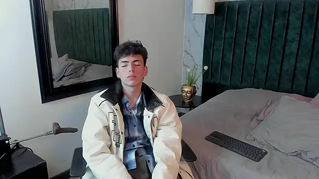 Snapshot of MattiDeLuca chatting on February 2, 5:48 pm MattiDeLuca online show from February 2, 5:48 pm