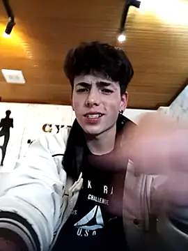 Snapshot of MattiDeLuca chatting on February 16, 1:25 am MattiDeLuca online show from February 16, 1:25 am