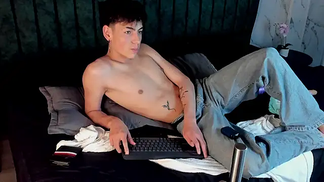 Snapshot of MattiDeLuca chatting on February 26, 9:42 pm MattiDeLuca online show from February 26, 9:42 pm