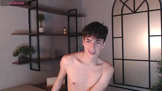 Snapshot of MattiDeLuca chatting on February 12, 2:43 pm MattiDeLuca online show from February 12, 2:43 pm