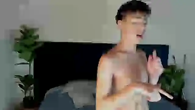 Snapshot of MattiDeLuca chatting on February 28, 10:39 pm MattiDeLuca online show from February 28, 10:39 pm