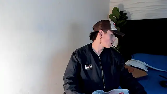 Snapshot of MattiDeLuca chatting on February 7, 5:51 pm MattiDeLuca online show from February 7, 5:51 pm