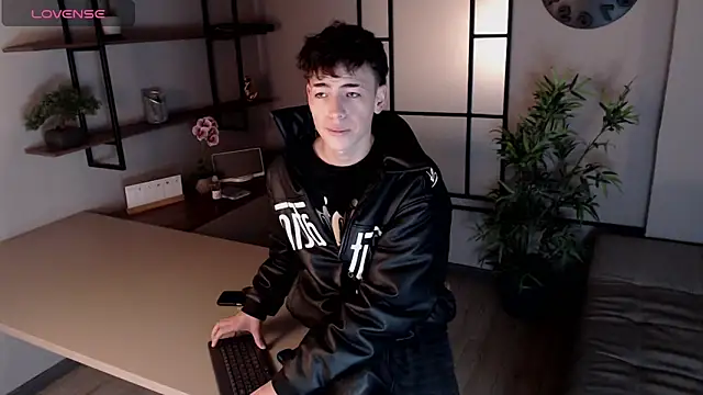 Snapshot of MattiDeLuca chatting on February 24, 11:43 am MattiDeLuca online show from February 24, 11:43 am