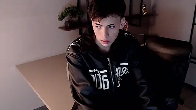 Snapshot of MattiDeLuca chatting on February 24, 5:53 pm MattiDeLuca online show from February 24, 5:53 pm