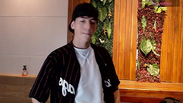 Snapshot of MattiDeLuca chatting on February 17, 12:05 pm MattiDeLuca online show from February 17, 12:05 pm