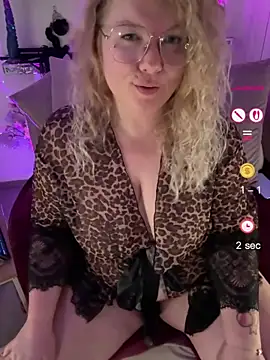 CurvyAnonymousGirl89 online show from June 4, 7:40 pm