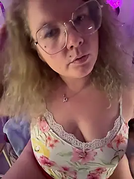 CurvyAnonymousGirl89 online show from April 13, 6:23 pm