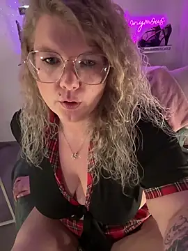 CurvyAnonymousGirl89 online show from February 9, 6:06 pm