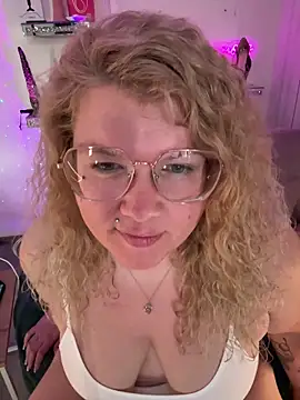 CurvyAnonymousGirl89 online show from April 8, 6:04 am