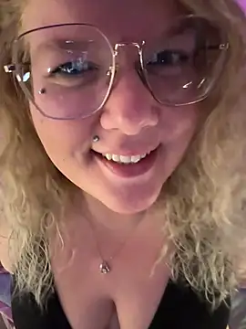 CurvyAnonymousGirl89 online show from March 28, 7:26 pm