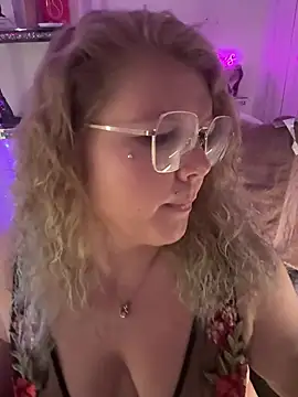 CurvyAnonymousGirl89 online show from March 24, 5:46 pm